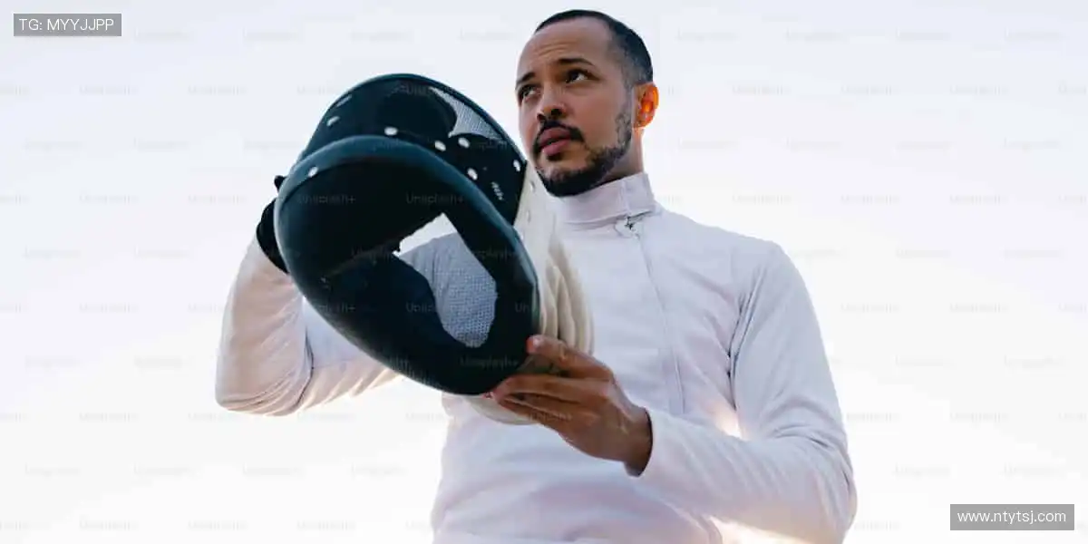 周边好物，粉丝专属！👕🎁 从球衣到纪念章，把热爱穿在身上！